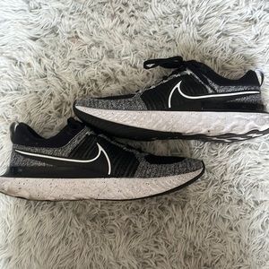 Mens nike running shoes